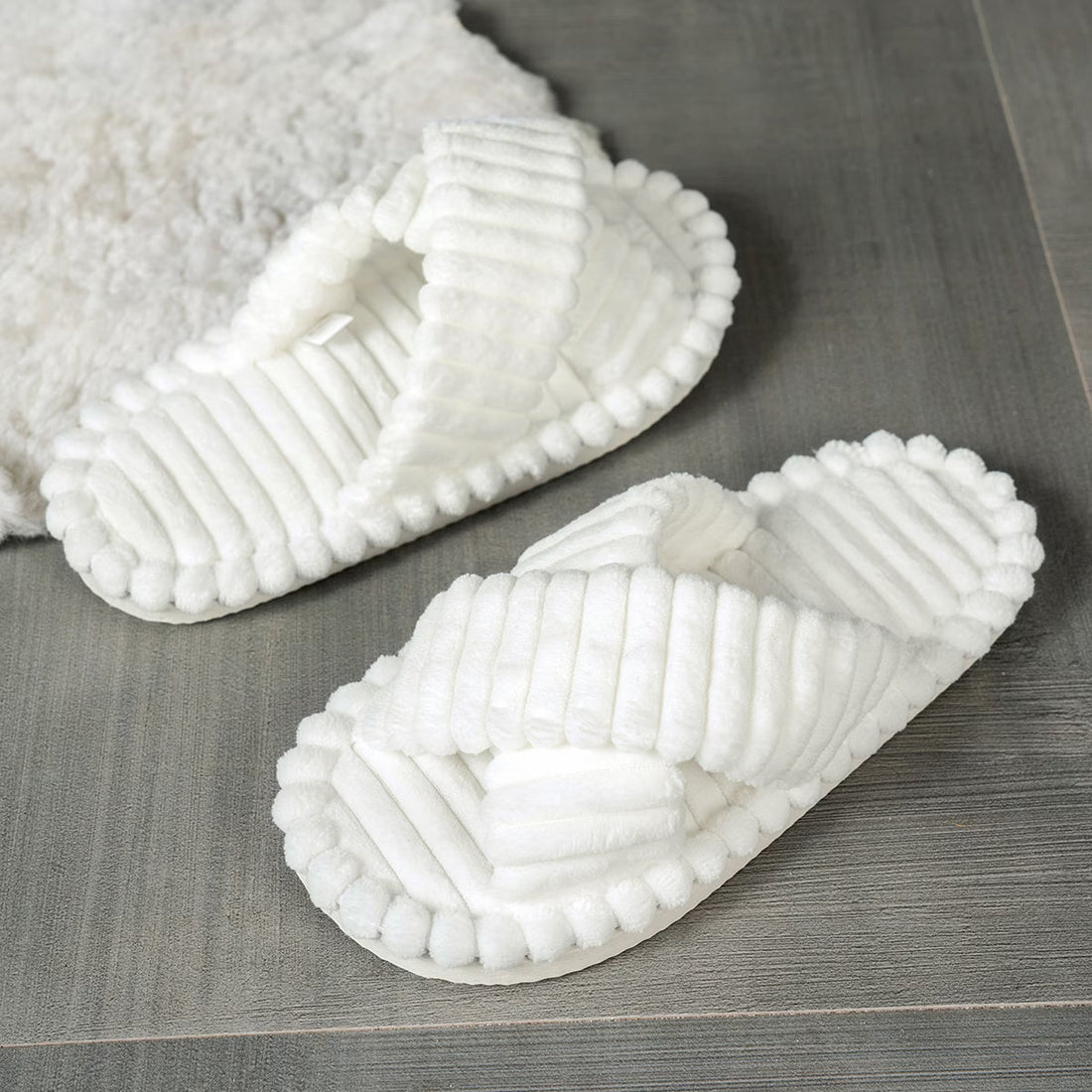 All-Season Comfortable Criss-Cross Strap Slippers